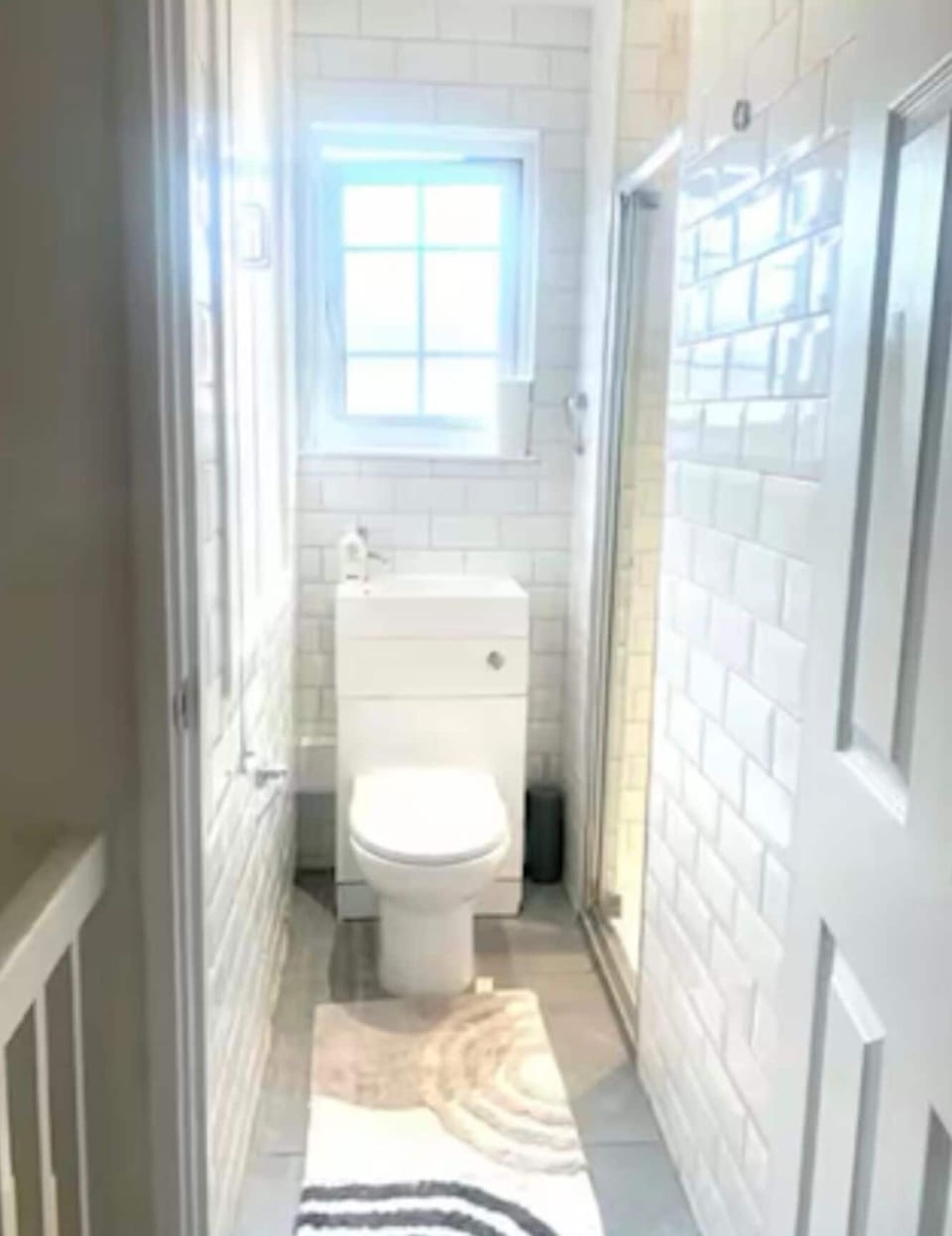 House | Bathroom | Shower, hair dryer, towels