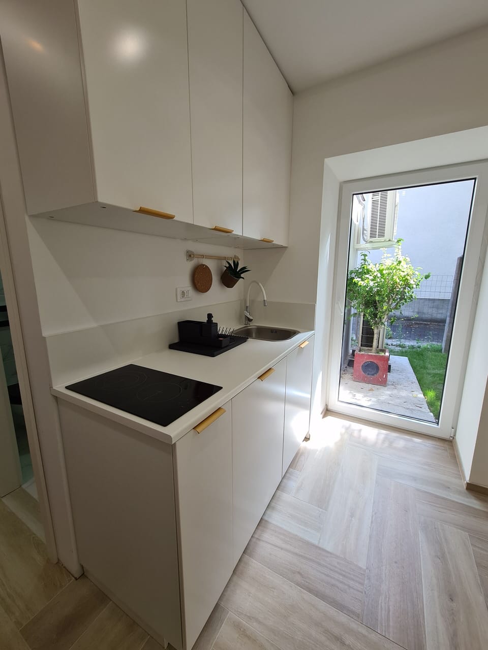 Modern kitchenette