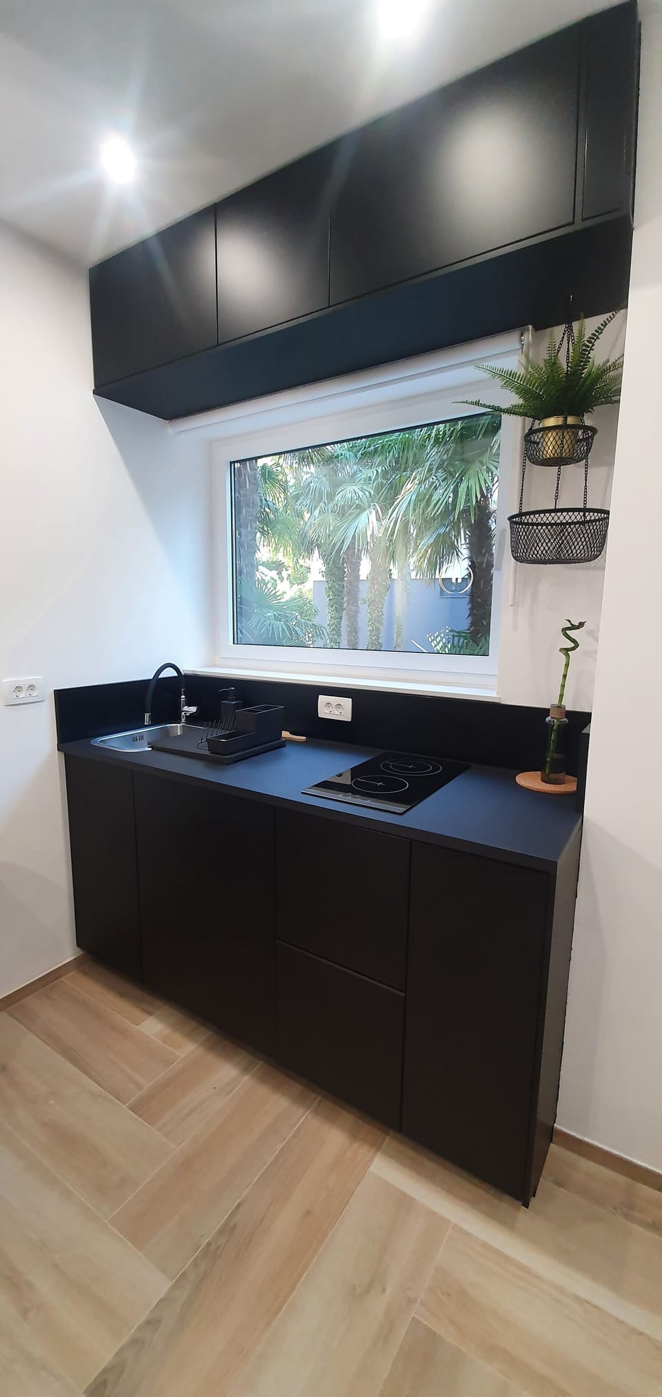 Modern kitchenette