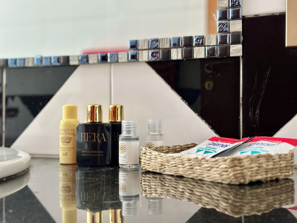 Family Triple Room, Courtyard View | Bathroom