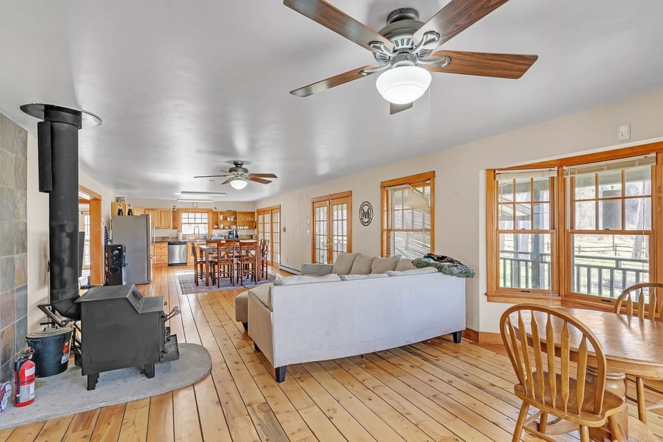 Cabin, 4 Bedrooms | Interior