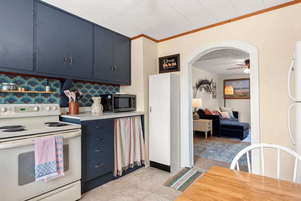 KDN3702: Sportsman Cottage | Kitchen