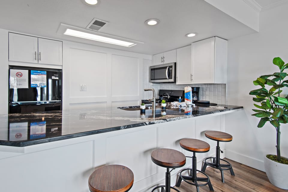 Eat-in bar seating