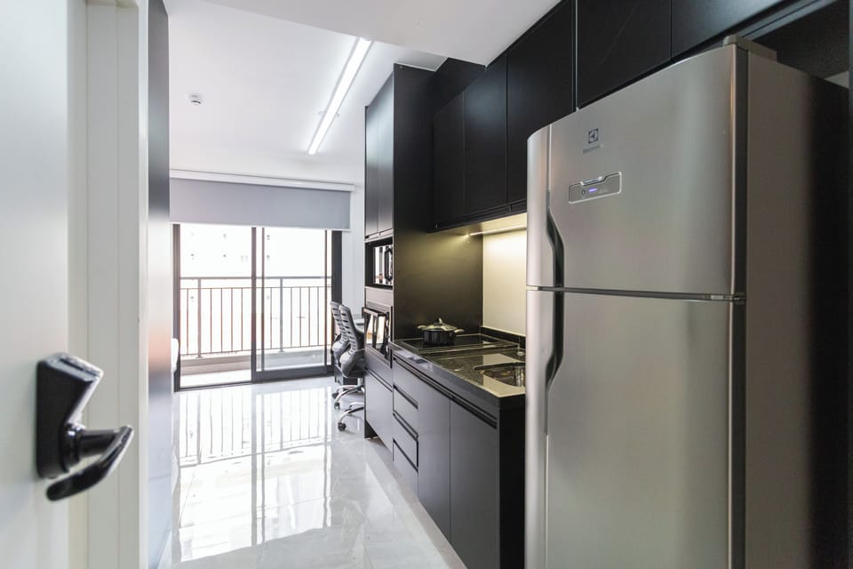 Studio | Private kitchen | Microwave, electric kettle, cookware/dishes/utensils