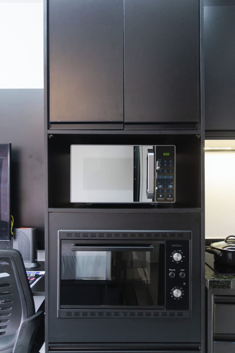 Studio | Private kitchen | Microwave, electric kettle, cookware/dishes/utensils