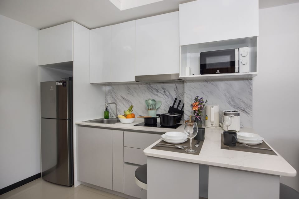 Comfort Condo, 1 Bedroom, Balcony | Private kitchen | Electric kettle