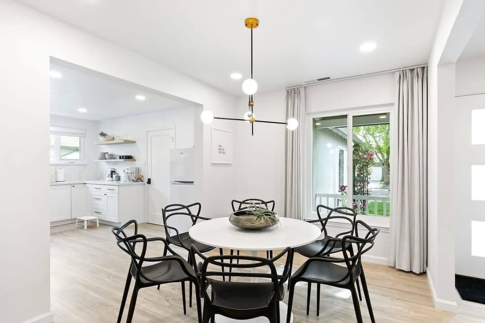 House (3 Bedrooms) | In-room dining