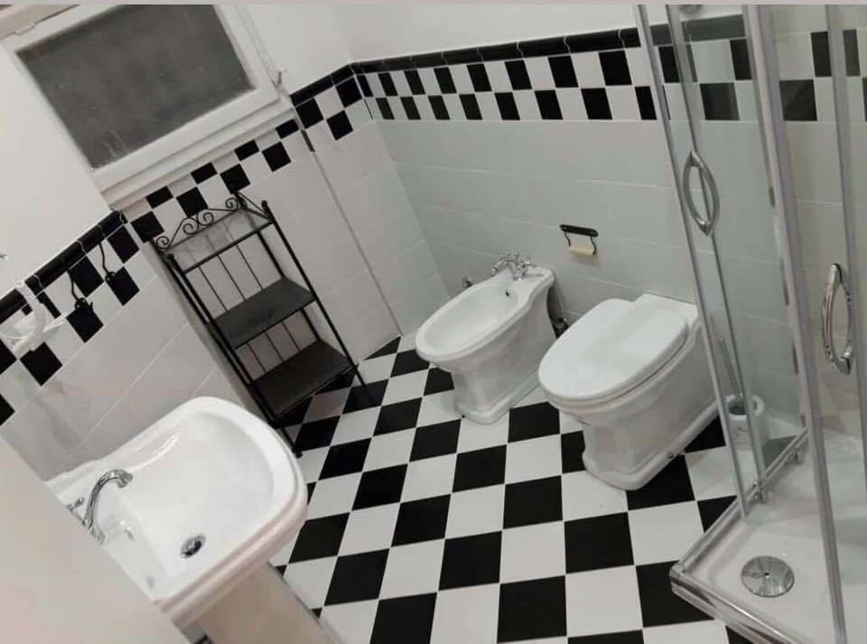 Camera Doppia Margherita Patio | Bathroom | Hair dryer, towels, soap, toilet paper
