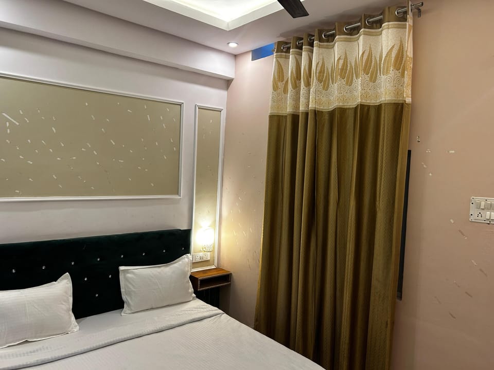 Comfort Room, Balcony, City View | Free WiFi