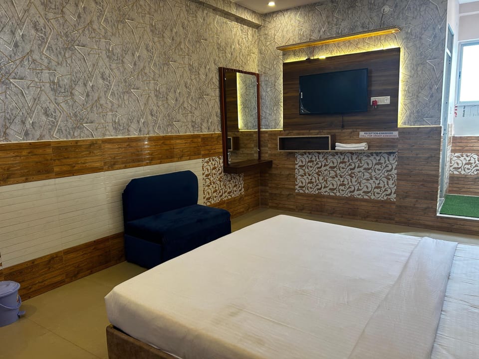 Comfort Room, Balcony, City View | Free WiFi