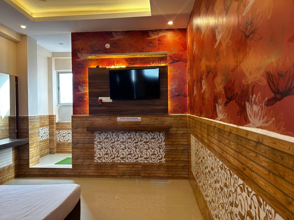 Comfort Room, Balcony, City View | Free WiFi