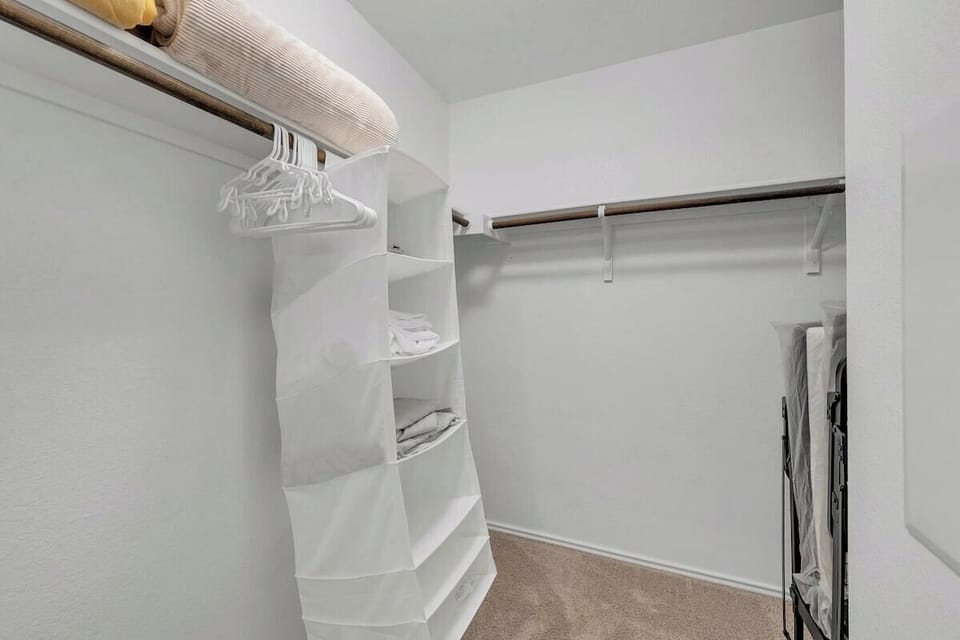 House (4 Bedrooms) | Wardrobe