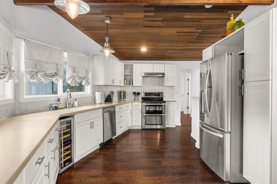 House (3 Bedrooms) | Private kitchen | Fridge, microwave, oven, stovetop