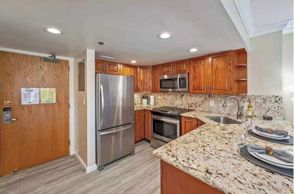 Apartment, Marina View (1 Bedroom) | Private kitchen | Fridge, microwave, oven, espresso maker