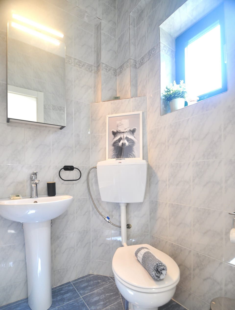 Comfort Townhome, Beach View | Bathroom | Shower, free toiletries, soap, shampoo