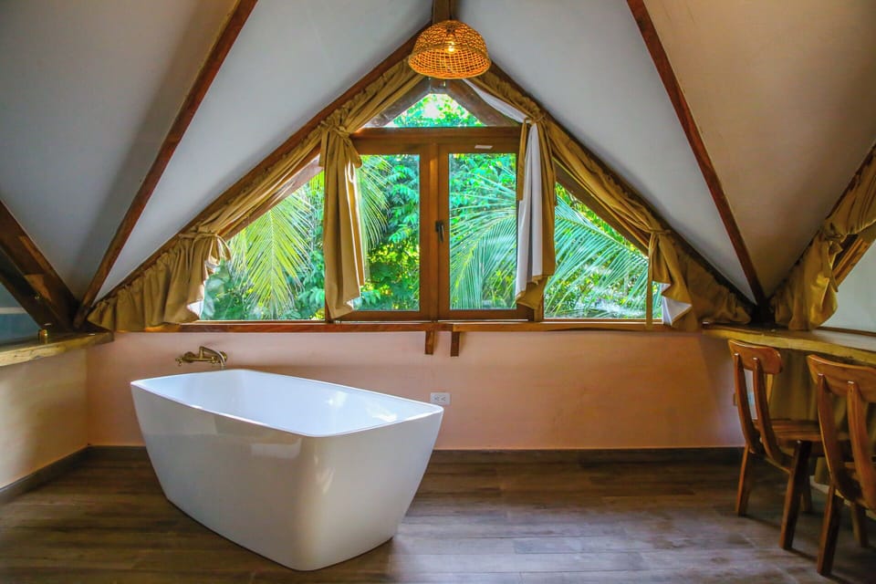 Suite, Balcony, Garden View | In-room safe, WiFi (free), bed sheets