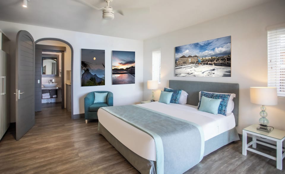Privilege Seaview Double Room | Minibar, in-room safe, iron/ironing board (on request), WiFi (free)