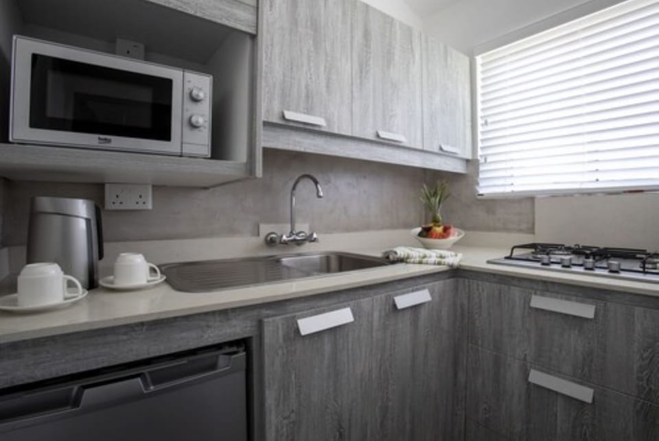 Deluxe Double Room with Garden and partial Seaview | Private kitchen | Coffee/tea maker, mini-fridge, electric kettle