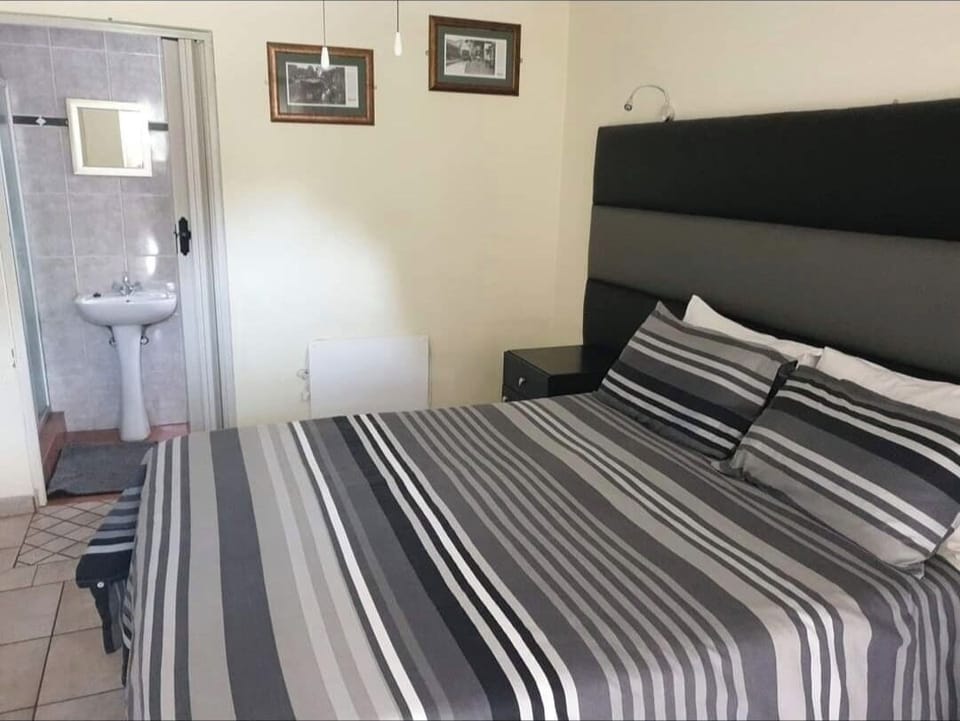 Basic Double Room, Patio, Mountain View | Desk, laptop workspace