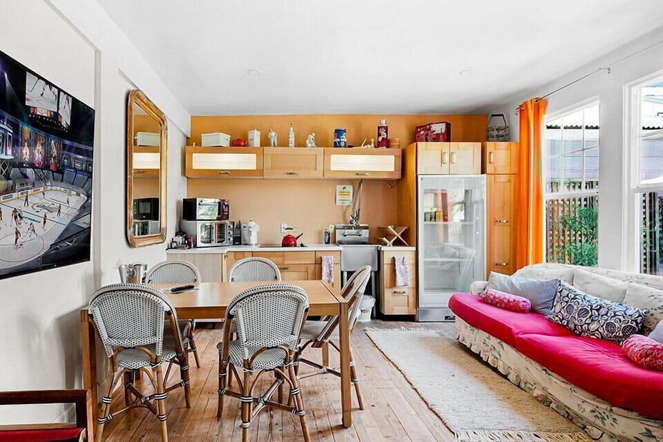 Cottage | Living area | 65-inch Smart TV with satellite channels, TV, Netflix