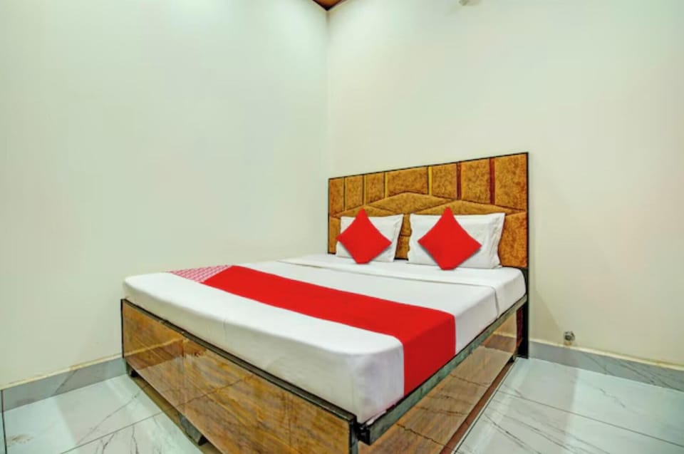 Deluxe Double Room, Balcony, City View | Desk, laptop workspace, soundproofing, free WiFi