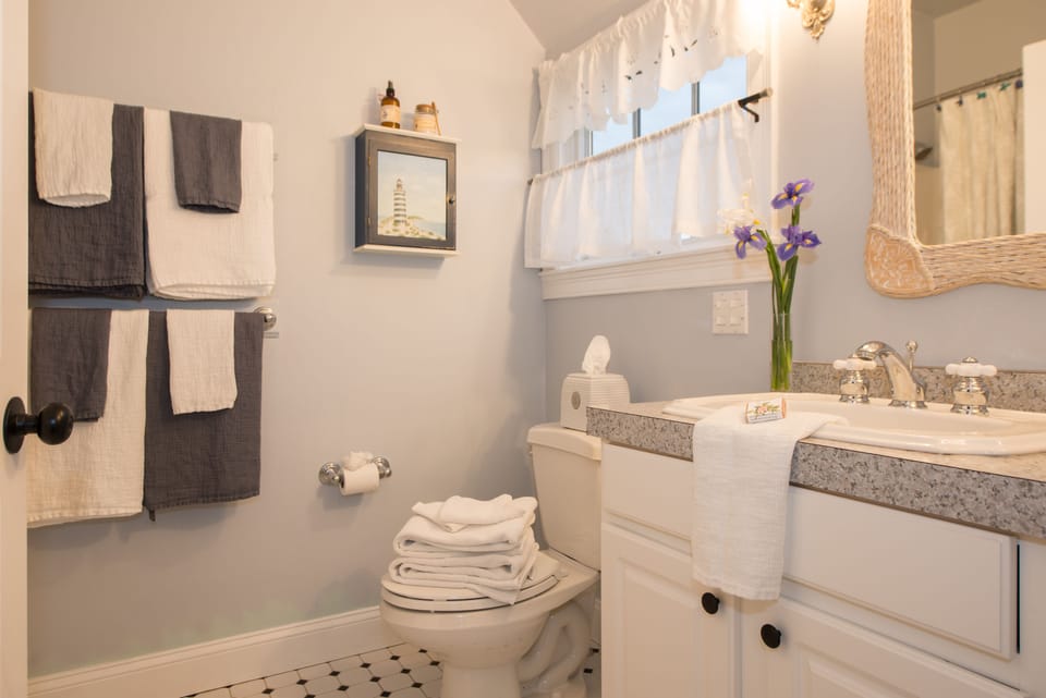 Luxury Room, Private Bathroom (Sea Meadow Room) | Bathroom | Free toiletries, hair dryer, bathrobes, towels