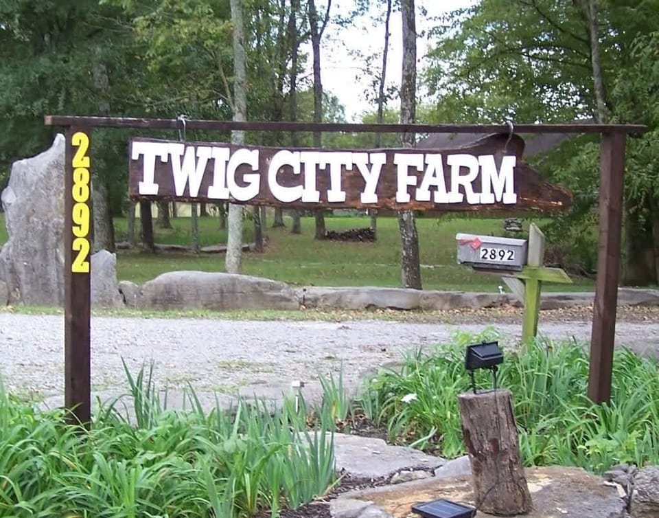 Look for our place 100 yards off of SR 109.  Please do not go into the Blackhaven Wedding Gardens by mistake!  Thanks Jay