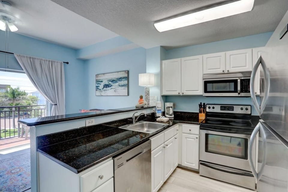 Condo, 1 King Bed with Sofa bed (Madeira Bay Resort II - 309) | Private kitchen | Oven, toaster