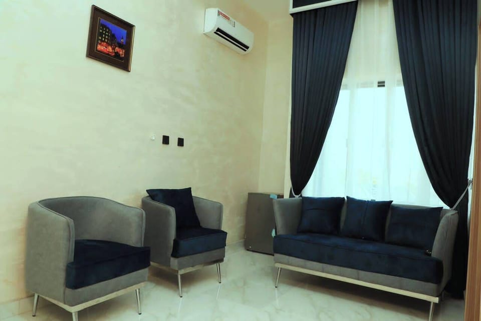 Deluxe Room, Balcony, City View | Living area