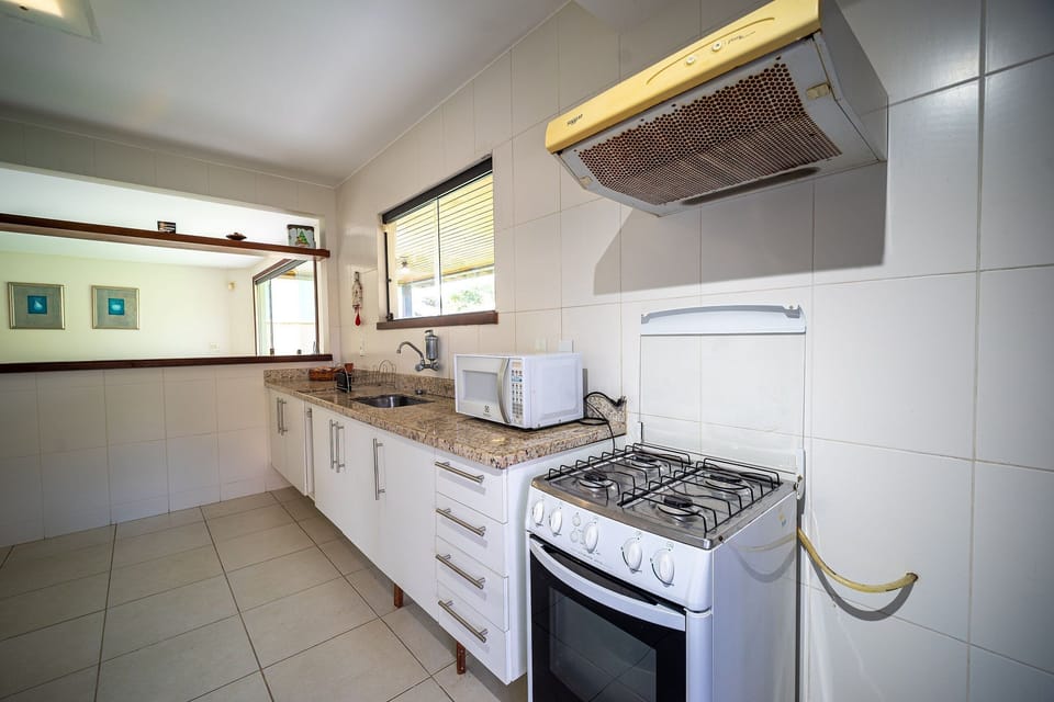 Deluxe Villa | Private kitchen | Fridge, microwave, oven, coffee/tea maker