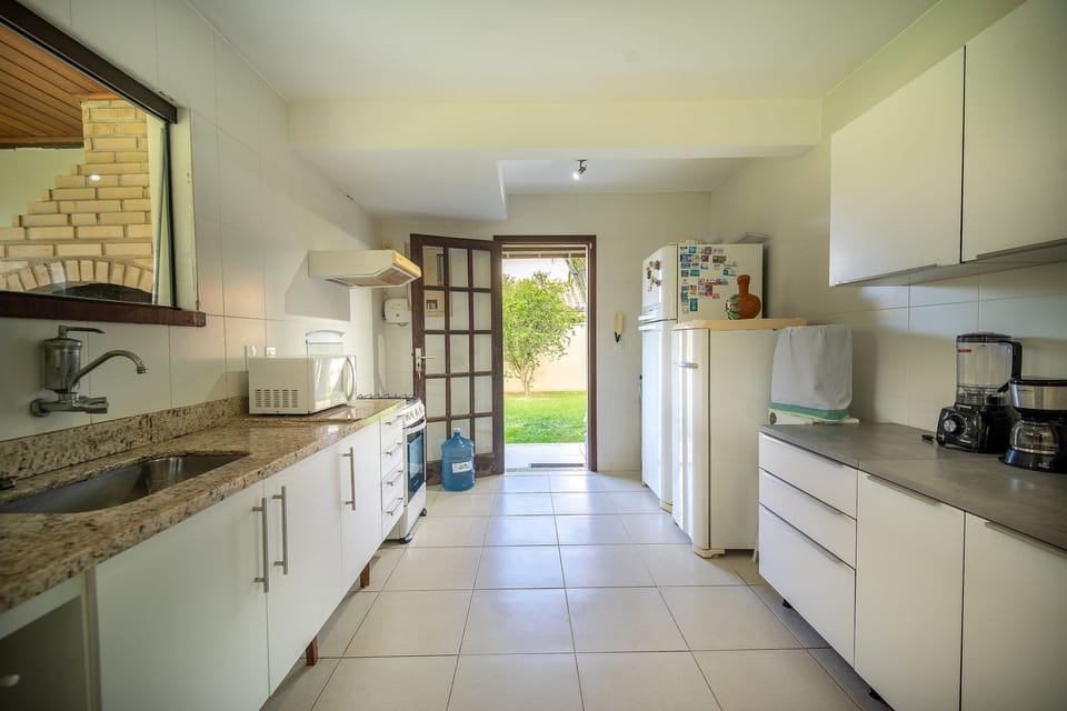 Deluxe Villa | Private kitchen | Fridge, microwave, oven, coffee/tea maker