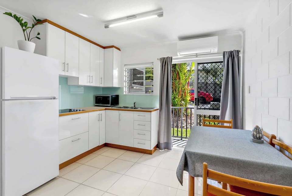 Prepare everything from light breakfasts to simple dinners in the kitchen, complete with a cooktop, microwave, fridge, freezer and all the essentials for dining at your own pace.