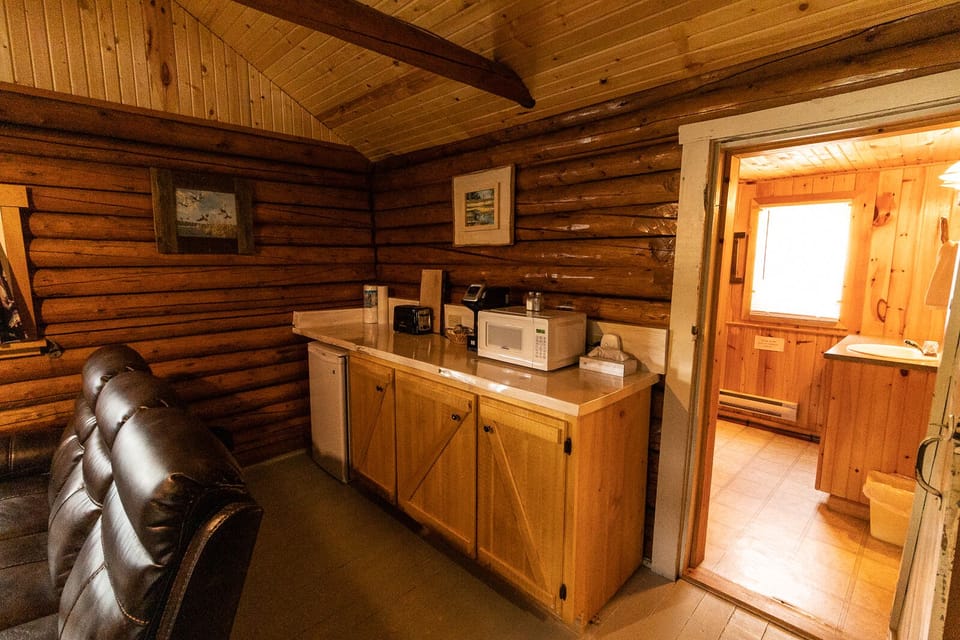Deluxe Cabin | Hypo-allergenic bedding, individually decorated, individually furnished
