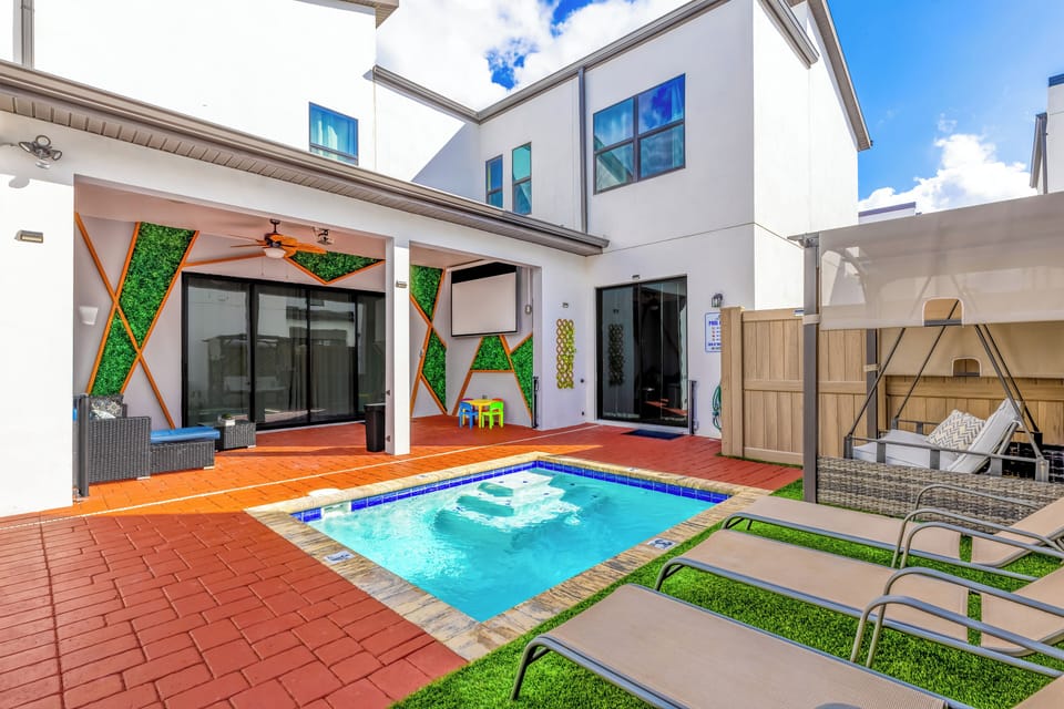 Pool area Villa Adventure