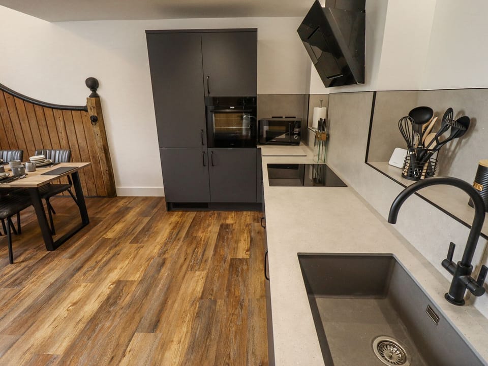 Fridge, microwave, dishwasher, toaster