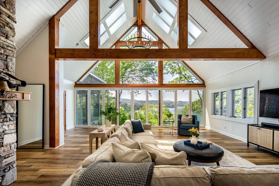 Living Room l Views l Smart TV