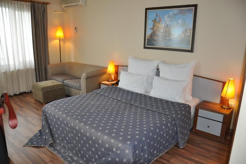 Classic Double Room, Balcony, Sea View | In-room safe
