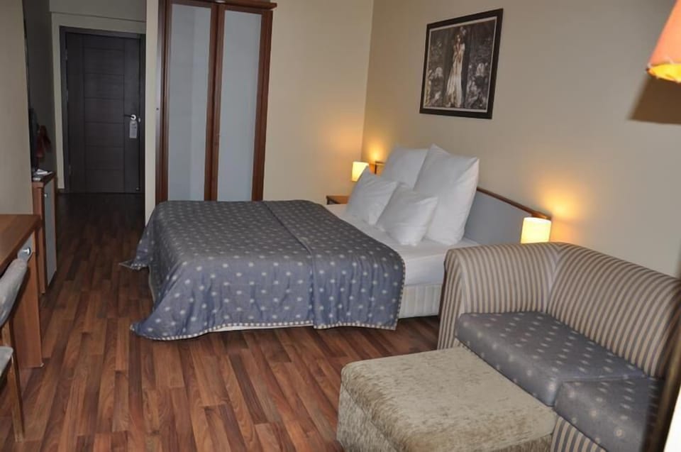 Classic Double Room, Balcony, Sea View | In-room safe