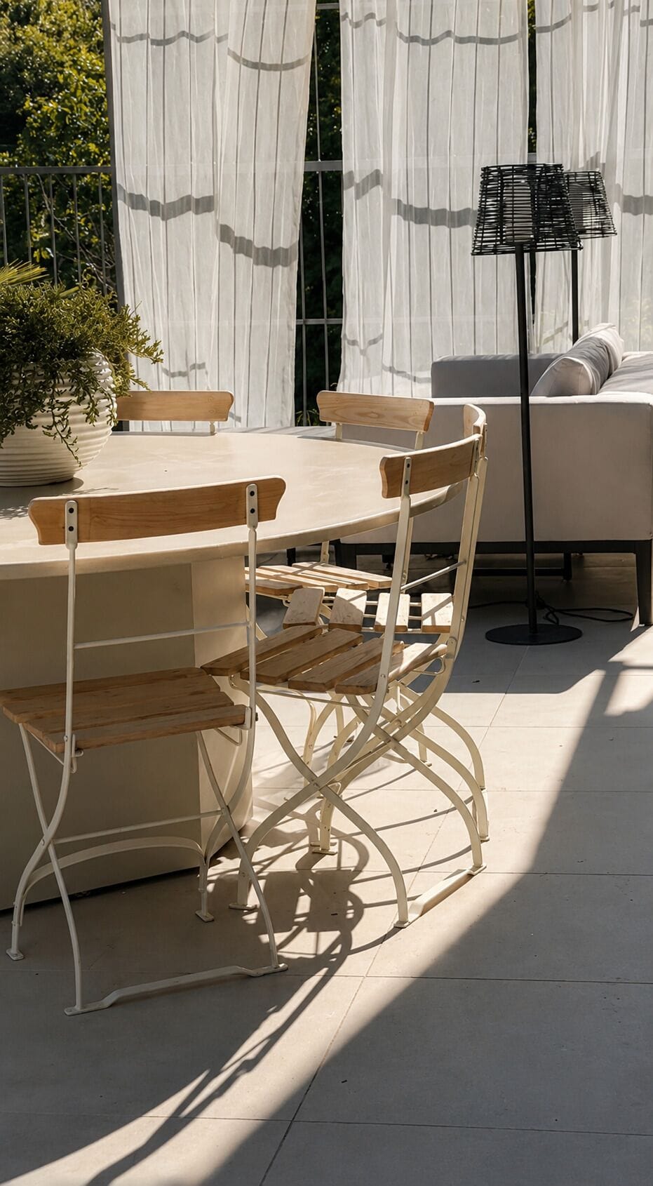 Outdoor dining