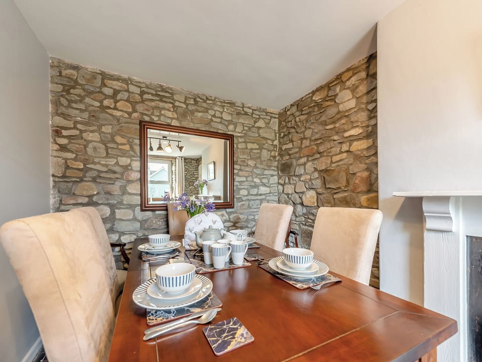 Dining room | West Llwyn - Llwyn Holiday Cottages, Rhydowen