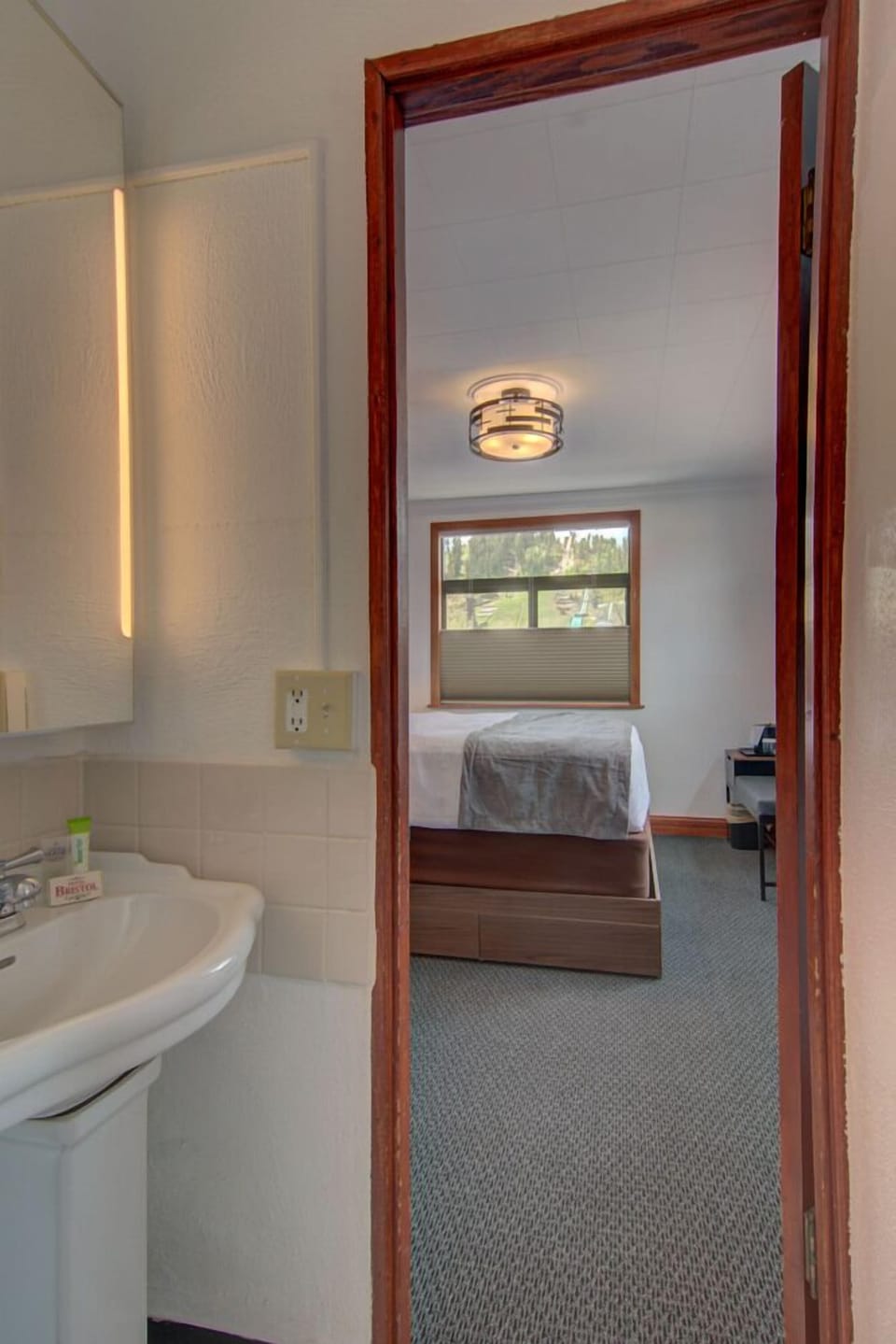Deluxe Double Room | Bathroom | Free toiletries, hair dryer, towels, soap