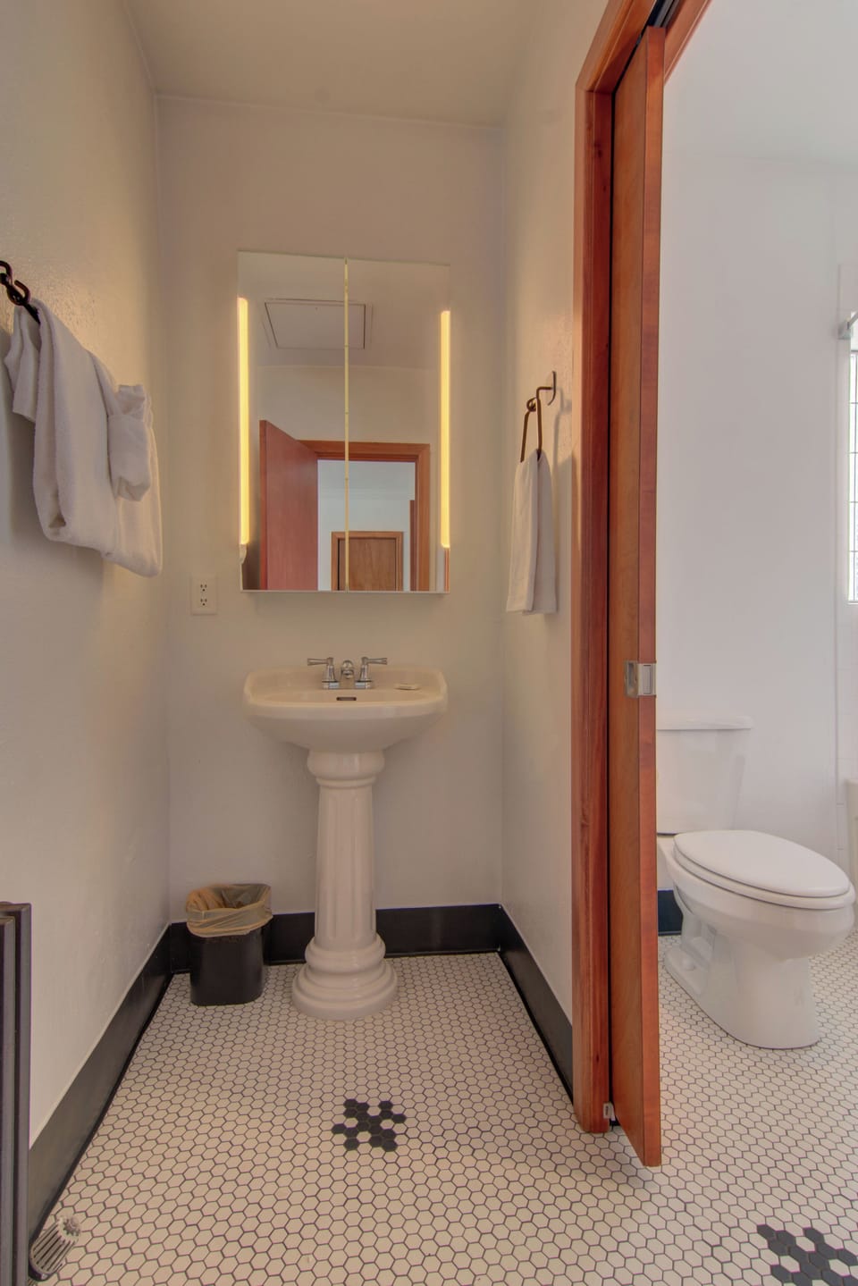 Superior Studio Suite | Bathroom | Free toiletries, hair dryer, towels, soap