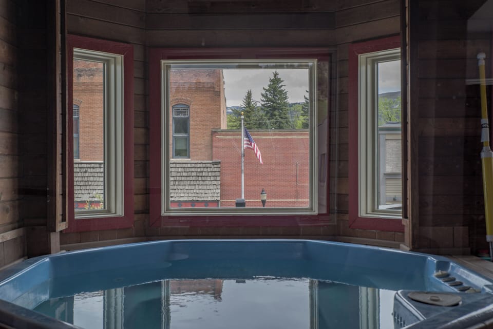 Indoor spa tub