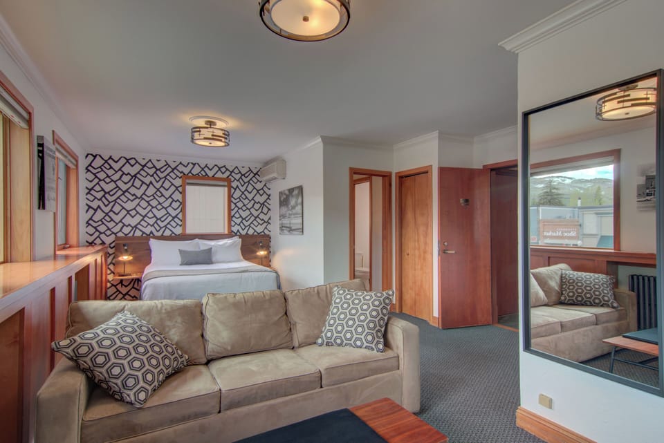 Superior Studio Suite | Pillowtop beds, blackout drapes, iron/ironing board, bed sheets