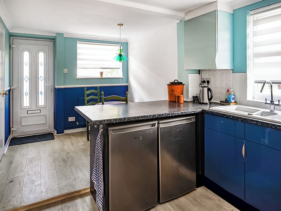 Kitchen | Painter&rsquo;s Cottage, Hemsby