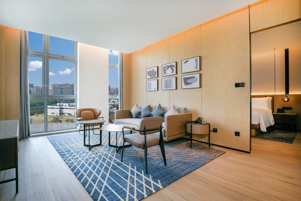 Executive Suite, 1 Bedroom, City View | Down comforters, minibar, in-room safe, blackout drapes