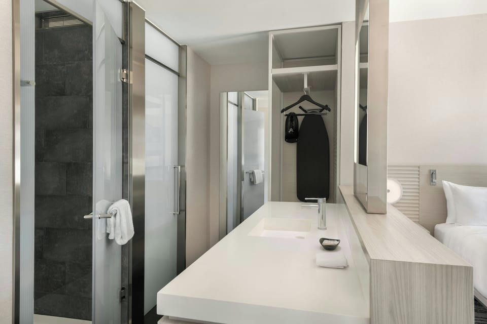Studio, 1 King Bed | In-room safe, blackout drapes, iron/ironing board, travel crib
