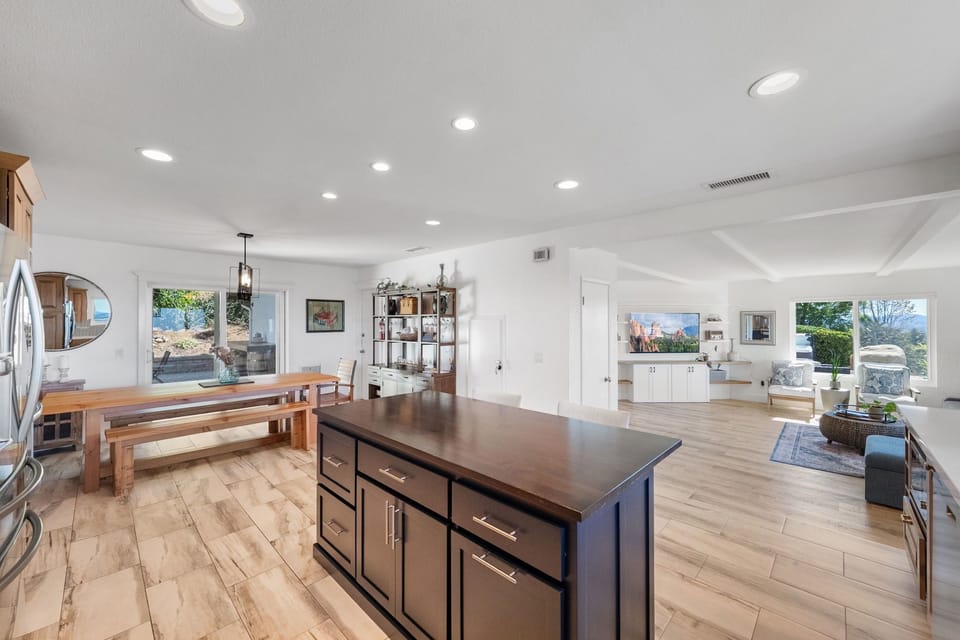 Large open concept kitchen (see supply photos below)