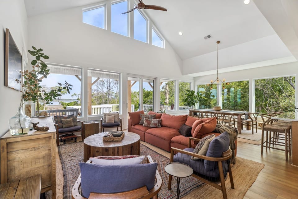Light and spacious living room