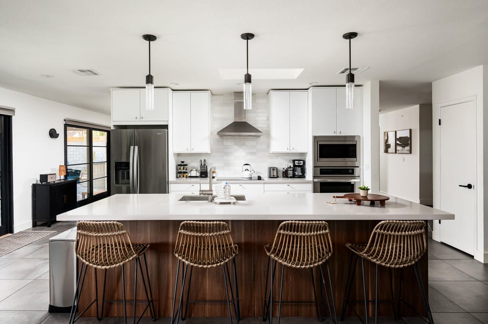 Kitchen island that seats 4